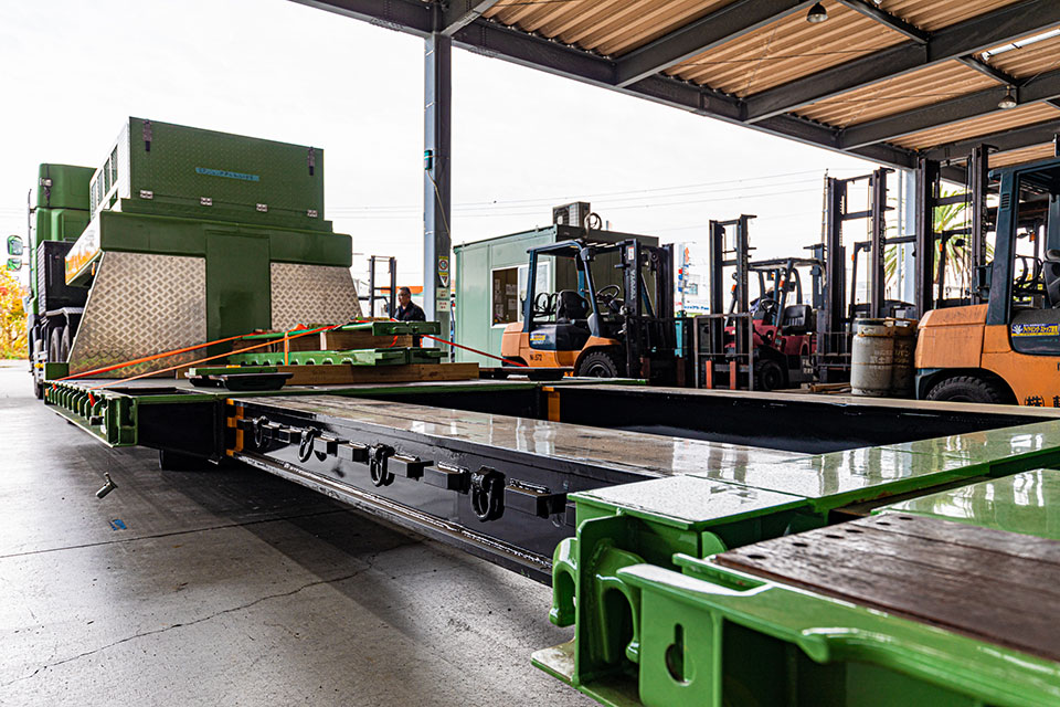 Contraction of Medium-low-floor telescopic air suspension semi-trailer