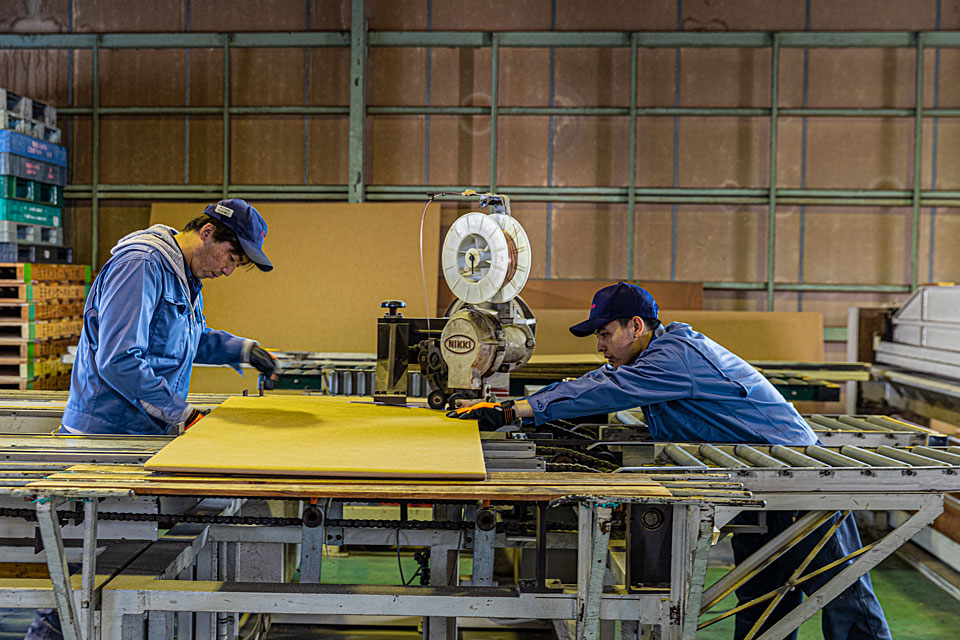 Reinforced cardboard manufacturing1