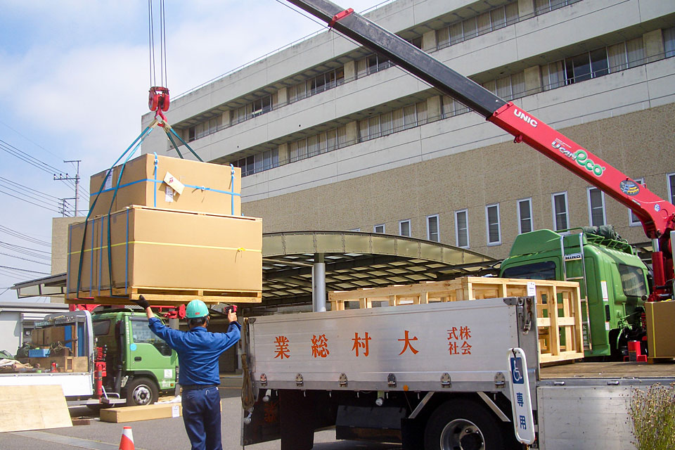 Unloading cargo